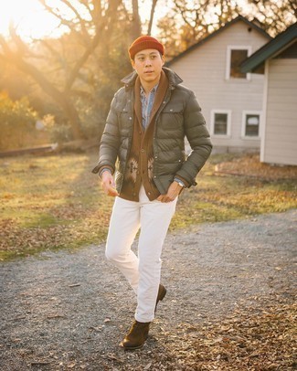 Braune Strickjacke kombinieren – 258 Herren Outfits: Entscheiden Sie sich für eine braune Strickjacke und weißen Jeans für ein großartiges Wochenend-Outfit. Fühlen Sie sich ideenreich? Wählen Sie braunen Chelsea Boots aus Wildleder.