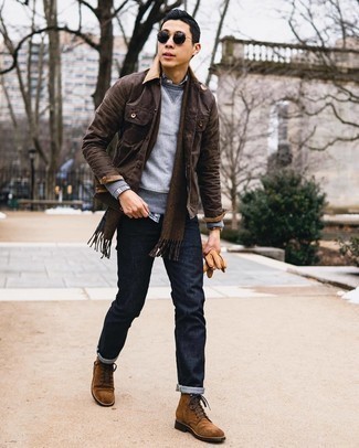 Dunkelbraune Shirtjacke kombinieren – 500+ Herren Outfits: Kombinieren Sie eine dunkelbraune Shirtjacke mit dunkelblauen Jeans für ein bequemes Outfit, das außerdem gut zusammen passt. Ergänzen Sie Ihr Look mit einer braunen Wildlederfreizeitstiefeln.