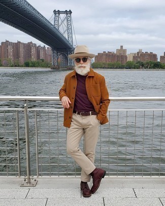 50 Jährige: Uhr kombinieren – 178 Smart-Casual Herbst Herren Outfits: Eine rotbraune Wollshirtjacke und eine Uhr sind eine großartige Outfit-Formel für Ihre Sammlung. Fühlen Sie sich ideenreich? Ergänzen Sie Ihr Outfit mit einer dunkelroten Lederfreizeitstiefeln. Ein toller Herbst-Look.