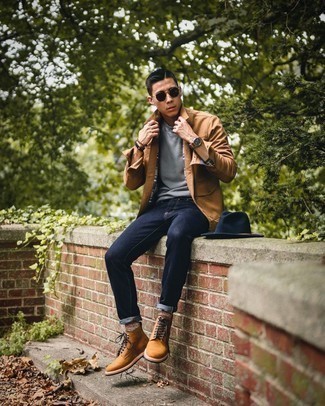 20 Jährige: Beige Socken kombinieren – 134 Herren Outfits: Tragen Sie eine beige Shirtjacke und beige Socken für einen entspannten Wochenend-Look. Fühlen Sie sich mutig? Komplettieren Sie Ihr Outfit mit einer rotbraunen Lederfreizeitstiefeln.