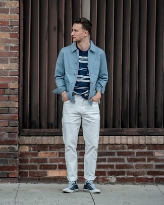 Welche hohe Sneakers mit weißer Jeans zu tragen – 55 Casual Herren Outfits: Kombinieren Sie eine hellblaue Shirtjacke mit weißen Jeans für ein Alltagsoutfit, das Charakter und Persönlichkeit ausstrahlt. Wenn Sie nicht durch und durch formal auftreten möchten, entscheiden Sie sich für hohe Sneakers.