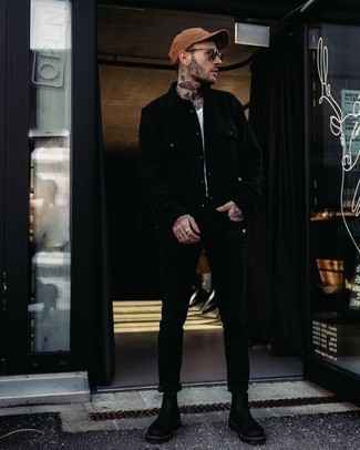 Schwarze Shirtjacke kombinieren – 500+ Herren Outfits: Kombinieren Sie eine schwarze Shirtjacke mit schwarzen Jeans für ein Alltagsoutfit, das Charakter und Persönlichkeit ausstrahlt. Schwarze Chelsea Boots aus Leder bringen Eleganz zu einem ansonsten schlichten Look.