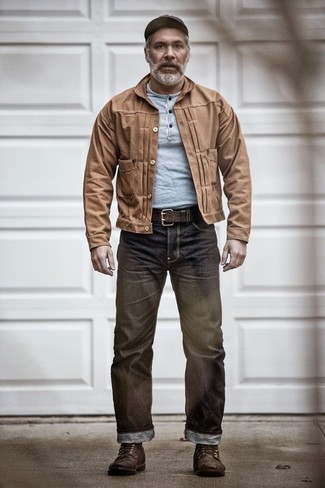 Dunkelbraune Lederfreizeitstiefel kombinieren – 1200+ Herren Outfits: Entscheiden Sie sich für eine braune Shirtjacke und dunkelgrauen Jeans für ein Alltagsoutfit, das Charakter und Persönlichkeit ausstrahlt. Ergänzen Sie Ihr Look mit einer dunkelbraunen Lederfreizeitstiefeln.