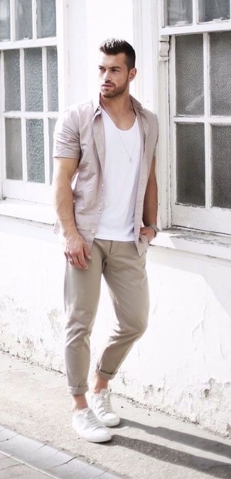 Wie Kurzarmhemd mit Trägershirts zu kombinieren – 236 Herren Outfits