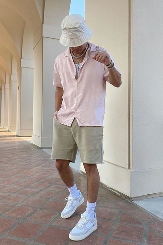 Wie Kurzarmhemd mit Trägershirts zu kombinieren – 236 Herren Outfits