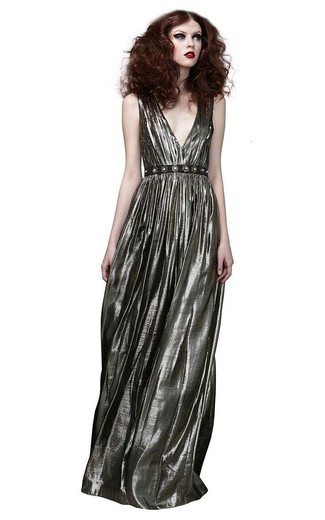 Silbernes Kleid kombinieren – 373 Damen Outfits: Tragen Sie ein silbernes Kleid, um wahrhaft schick auszusehen.