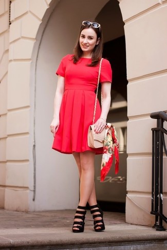Schwarze Leder Sandaletten kombinieren – 500+ Damen Outfits: Erwägen Sie das Tragen von einem roten Skaterkleid, um einen stilsicheren Alltags-Look zu kreieren. Schwarze Leder Sandaletten sind eine ideale Wahl, um dieses Outfit zu vervollständigen.