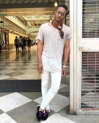 Wie enge Jeans mit Slipper zu kombinieren – 2 Lässige Sommer Herren Outfits