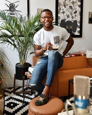 Wie enge Jeans mit Slipper zu kombinieren – 2 Lässige Sommer Herren Outfits