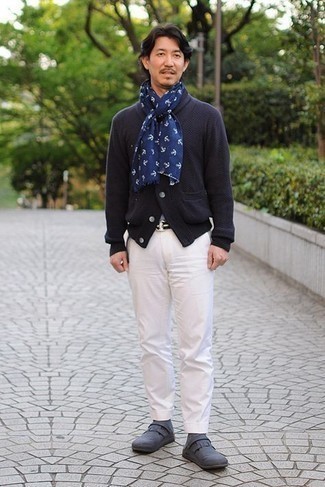 dunkelblauer und weißer bedruckter Schal von Gucci