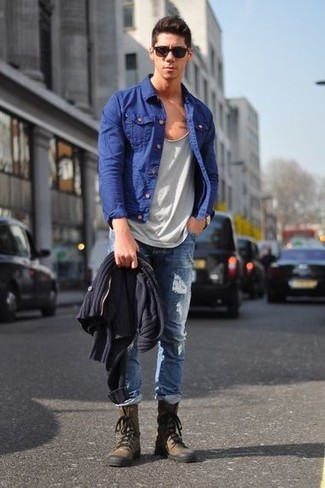 Welche Jeans mit dunkelblauer Strickjacke zu tragen – 198 Herren Outfits: Entscheiden Sie sich für eine dunkelblaue Strickjacke und Jeans für einen bequemen Alltags-Look. Ergänzen Sie Ihr Outfit mit einer dunkelbraunen Freizeitstiefeln, um Ihr Modebewusstsein zu zeigen.