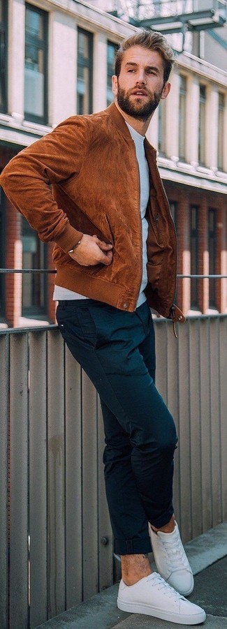 Wie Sweatshirts mit Chinohose zu kombinieren – 882+ Herren Outfits