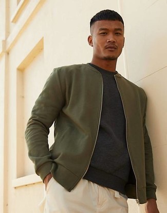 Wie Sweatshirts mit Chinohose zu kombinieren – 882+ Herren Outfits
