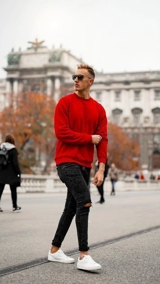 20 Jährige: Rotes Sweatshirts kombinieren – 13 Frühling Herren Outfits: Halten Sie Ihr Outfit locker mit einem roten Sweatshirt und schwarzen engen Jeans mit Destroyed-Effekten. Weiße Leder niedrige Sneakers putzen umgehend selbst den bequemsten Look heraus. Dieser Look ist perfekt für die Übergangszeit und gefallen uns sehr gut.
