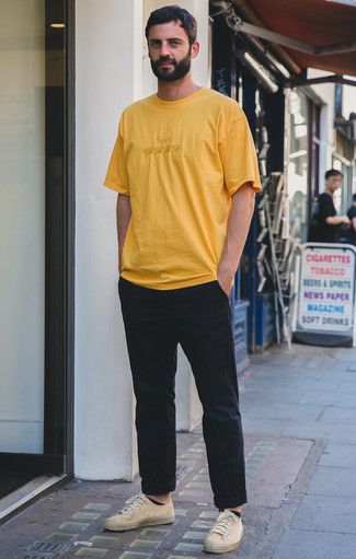 gelbes T-Shirt mit einem Rundhalsausschnitt von Brunello Cucinelli