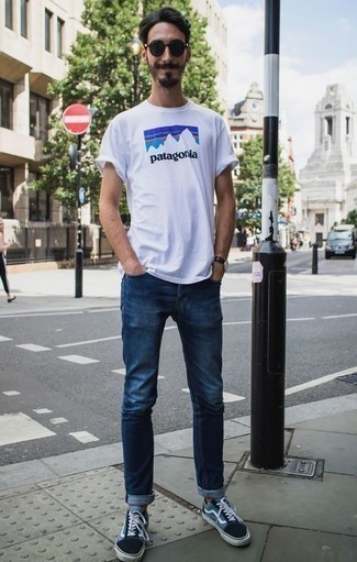 weißes bedrucktes T-Shirt mit einem Rundhalsausschnitt von Moschino