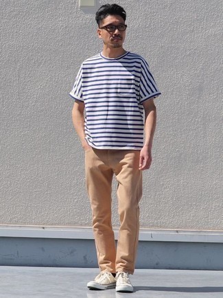 weißes und dunkelblaues horizontal gestreiftes T-Shirt mit einem Rundhalsausschnitt von French Connection