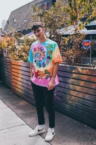 mehrfarbiges Mit Batikmuster T-Shirt mit einem Rundhalsausschnitt von MARKET
