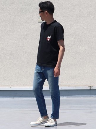 schwarzes bedrucktes T-Shirt mit einem Rundhalsausschnitt von Icecream