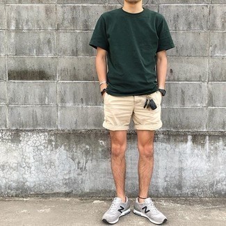 dunkelgrünes T-Shirt mit einem Rundhalsausschnitt von Noah