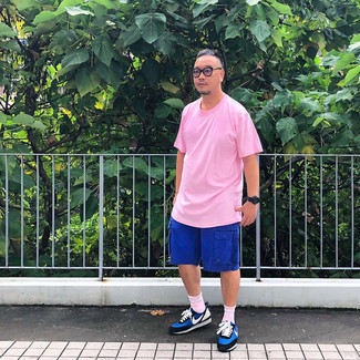 rosa T-Shirt mit einem Rundhalsausschnitt von Quiksilver