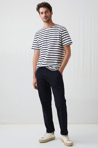 weißes und dunkelblaues horizontal gestreiftes T-Shirt mit einem Rundhalsausschnitt von Kent & Curwen