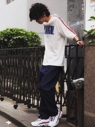 weißes und dunkelblaues bedrucktes T-Shirt mit einem Rundhalsausschnitt von Kitsune