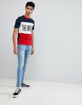 weißes und rotes und dunkelblaues bedrucktes T-Shirt mit einem Rundhalsausschnitt von Balmain