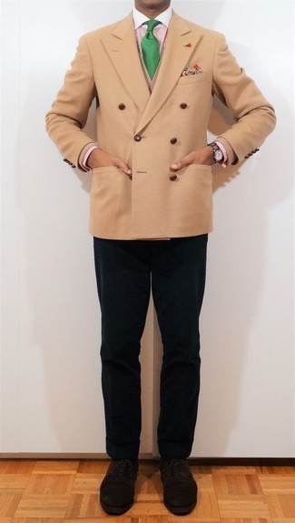 Wie beige Strickjacke mit dunkelbrauner Wildleder Oxford Schuhe zu kombinieren – 6 Herren Outfits