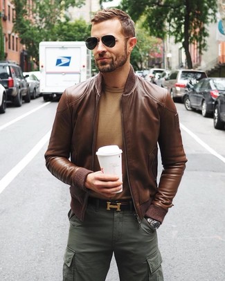 Beige Pullover mit einem Rundhalsausschnitt kombinieren – 832+ Herren Outfits