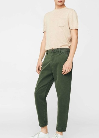 Beige T-Shirt mit einem Rundhalsausschnitt kombinieren – 733+ Herren Outfits