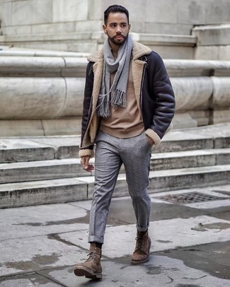 Beige T-Shirt mit einem Rundhalsausschnitt kombinieren – 733+ Herren Outfits