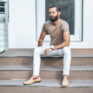 Beige T-Shirt mit einem Rundhalsausschnitt kombinieren – 733+ Herren Outfits