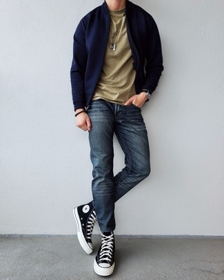 Beige T-Shirt mit einem Rundhalsausschnitt kombinieren – 733+ Herren Outfits