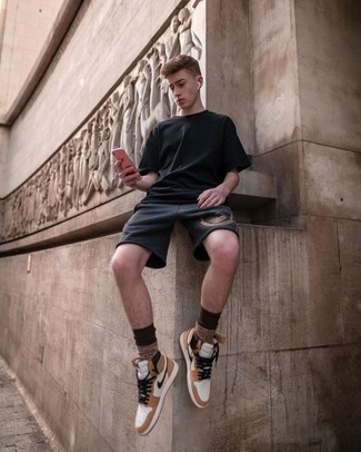 Beige hohe Sneakers aus Leder kombinieren – 32 Herren Outfits