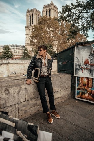 Beige hohe Sneakers aus Leder kombinieren – 32 Herren Outfits