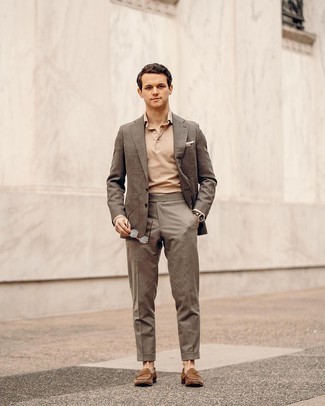 Welche Slipper mit beige Polo Pullovers zu tragen – 14 Herren Outfits