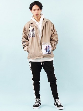 Beige bedruckte Shirtjacke kombinieren – 6 Herren Outfits