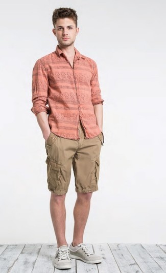20 Jährige: Beige Shorts kombinieren – 214 Herren Outfits