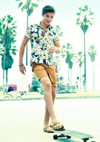 20 Jährige: Beige Shorts kombinieren – 214 Herren Outfits