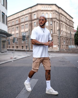 20 Jährige: Beige Shorts kombinieren – 214 Herren Outfits