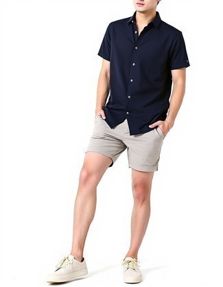 Welche Leinenschuhe mit beige Shorts zu tragen – 15 Herren Outfits