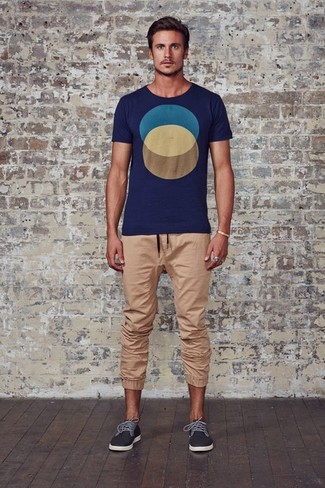 Beige Jogginghose kombinieren – 78 Herren Outfits
