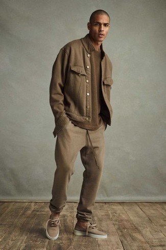 Beige Jogginghose kombinieren – 78 Herren Outfits