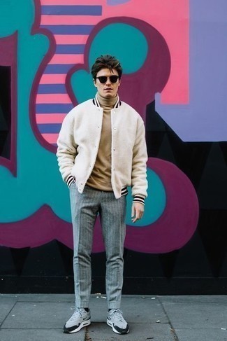 Welche Sportschuhe mit beige Rollkragenpullovers zu tragen – 50 Herren Outfits
