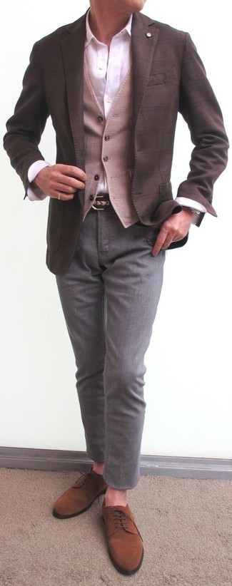 Wie beige Weste mit braunen Sakkos mit Karomuster zu kombinieren – 4 Herren Outfits