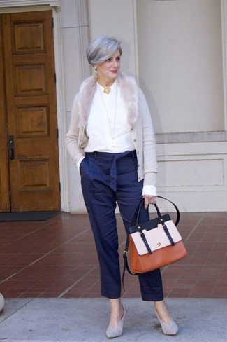 Wie Karottenhose mit Pumps zu kombinieren – 111 Damen Outfits