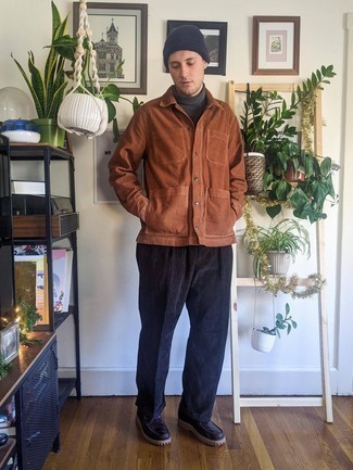 Wie rotbraune Shirtjacke aus Cord mit dunkellila Lederfreizeitstiefel zu kombinieren – 2 Herren Outfits