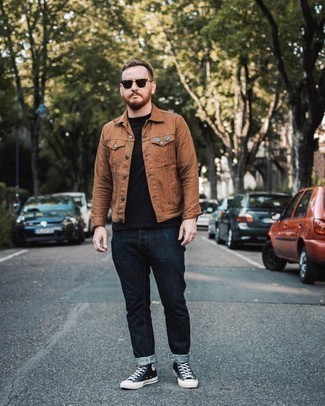Welche T-Shirts mit einem Rundhalsausschnitt mit rotbrauner Shirtjacke zu tragen – 287 Herren Outfits
