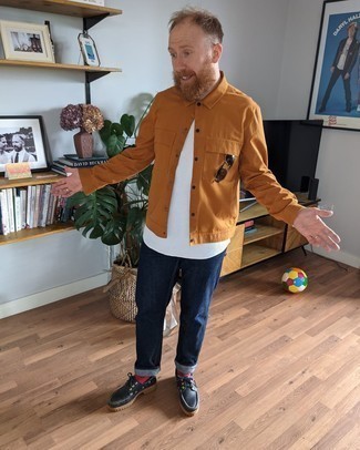 Welche T-Shirts mit einem Rundhalsausschnitt mit rotbrauner Shirtjacke zu tragen – 287 Herren Outfits